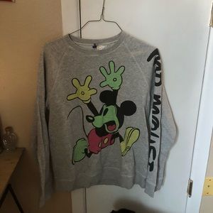 Pull-over crew neck sweater